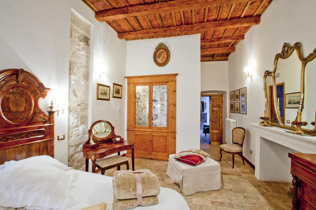 B&B Il Marchese Del Grillo Sulmona Cameră foto