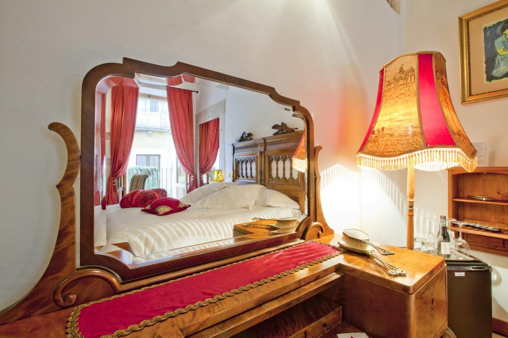 B&B Il Marchese Del Grillo Sulmona Cameră foto